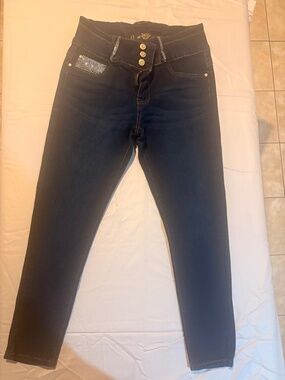 Woman’s skinny jeans